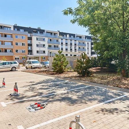 Vintage Apartment In New Estate With Parking - Krzyki Wroclaw By Noclegi Renters Exterior photo