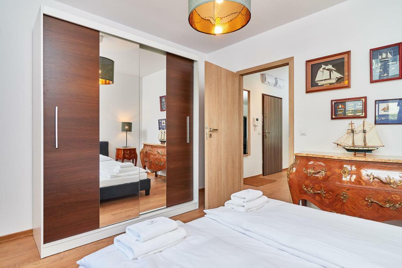 Vintage Apartment In New Estate With Parking - Krzyki Wroclaw By Noclegi Renters Exterior photo