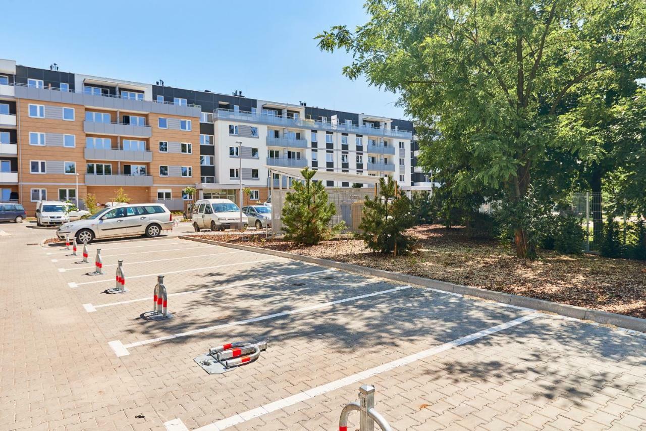 Vintage Apartment In New Estate With Parking - Krzyki Wroclaw By Noclegi Renters Exterior photo