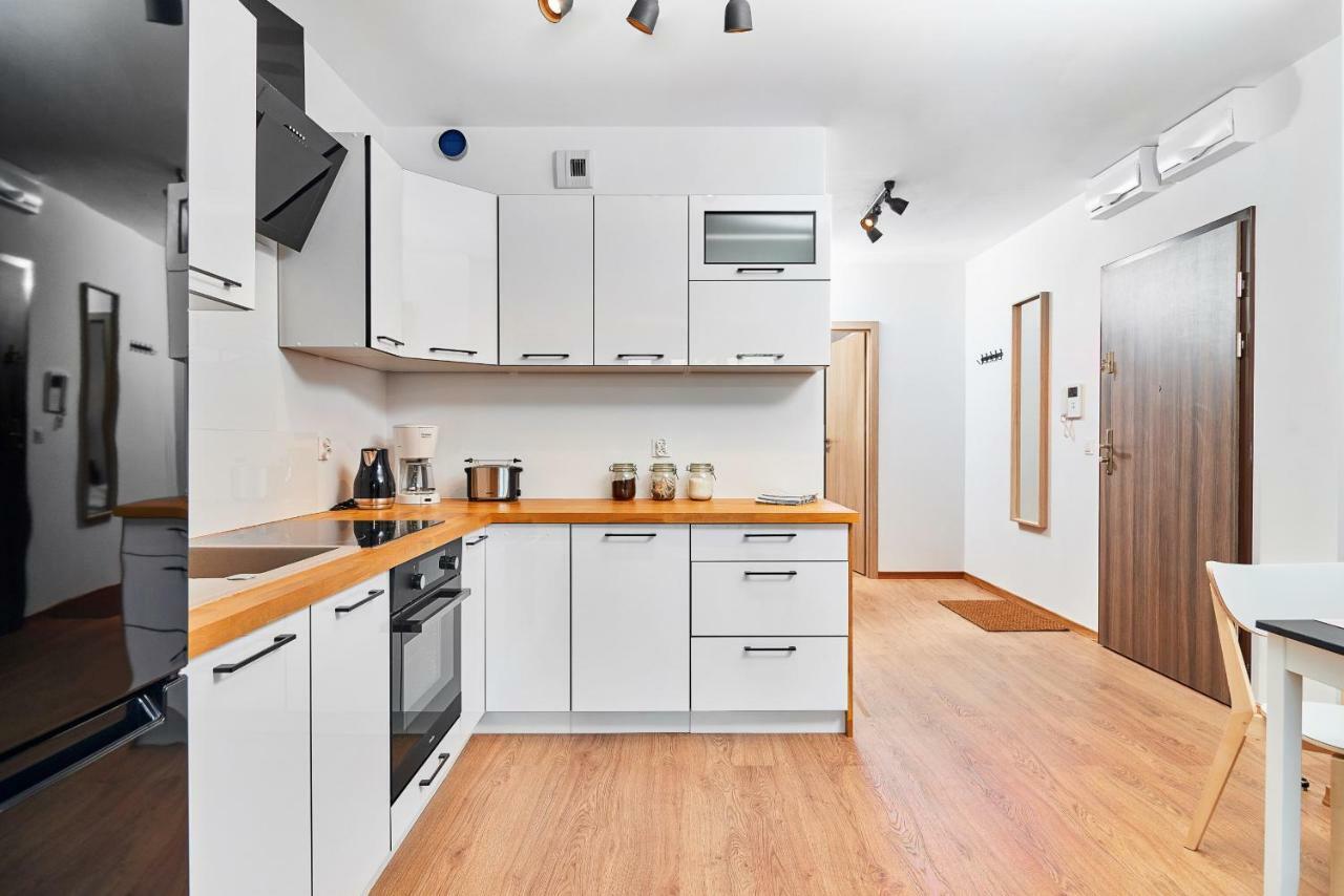 Vintage Apartment In New Estate With Parking - Krzyki Wroclaw By Noclegi Renters Exterior photo